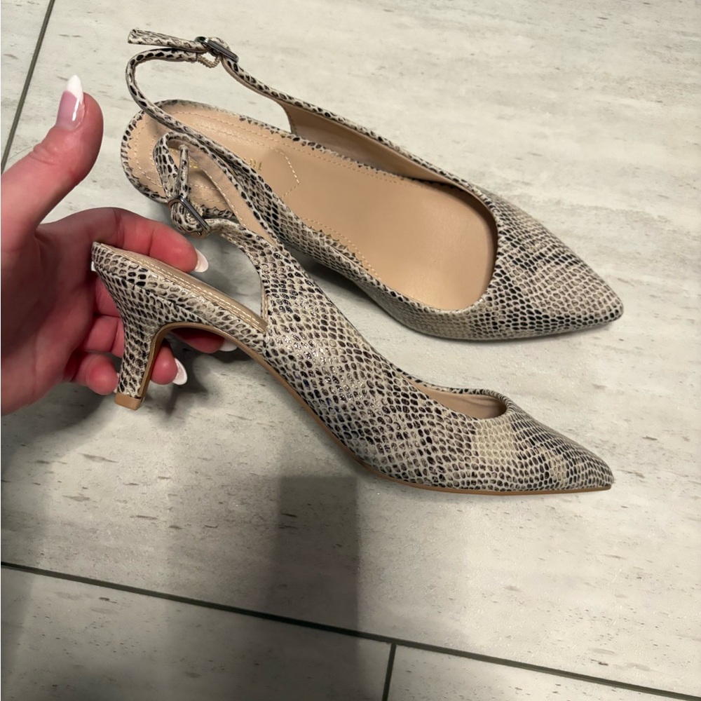 Isaac Mizrahi Beige Black Snake Print Slingback Pointed Kitten Heel size 8.5